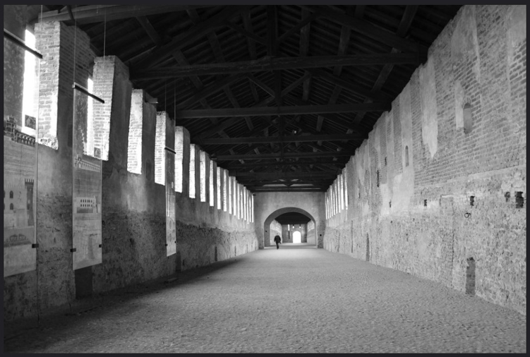 Immagine che contiene cielo, esterni, edificio, persone
Descrizione generata automaticamente